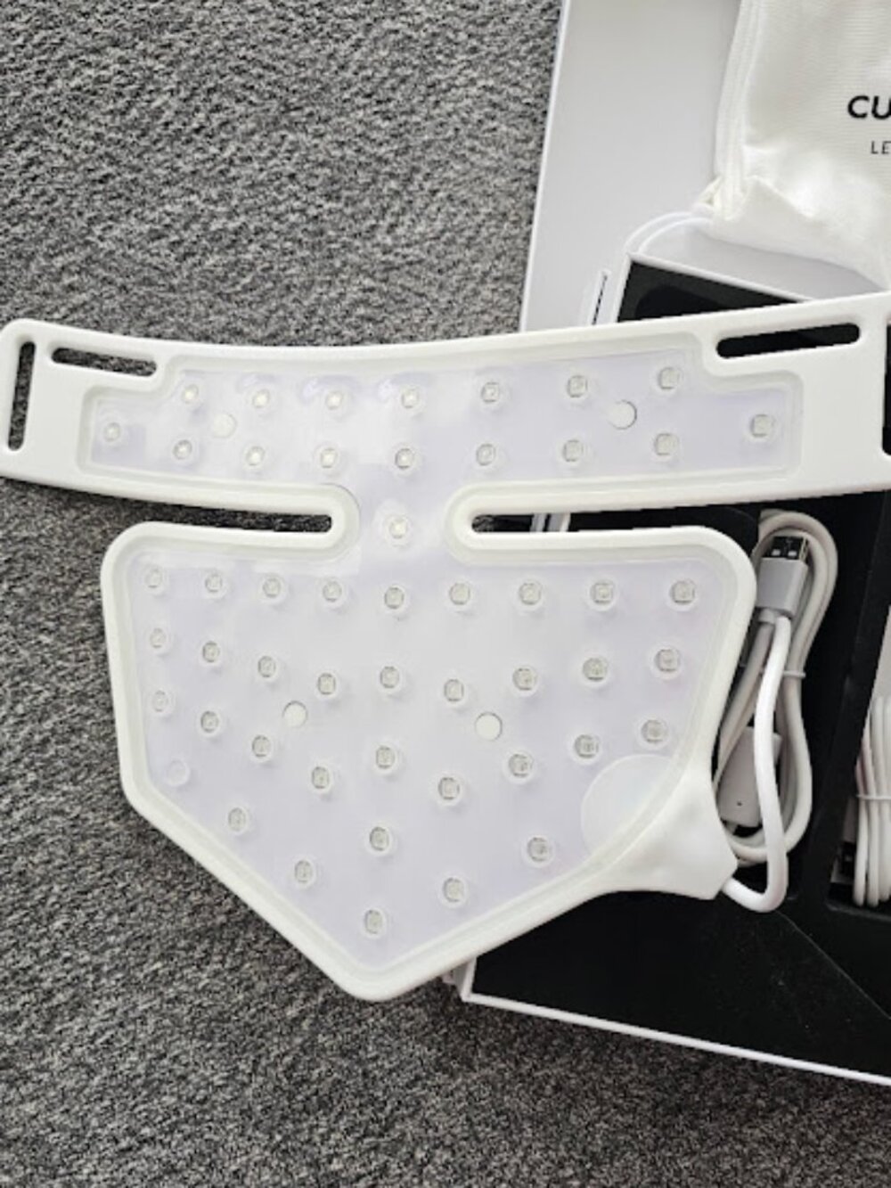 CurrentBody Neck and Décolletage Mask — Series 1 - Picture 2 of 4
